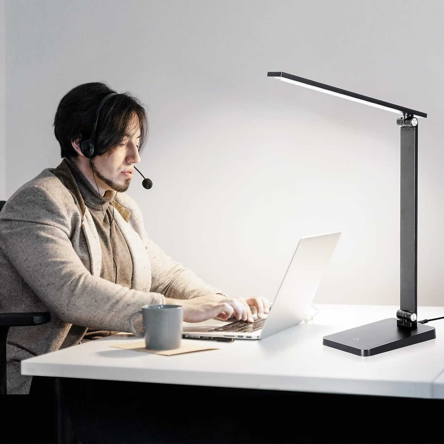 3 Levels Dimmable Reading Desk Light with USB Charging Port