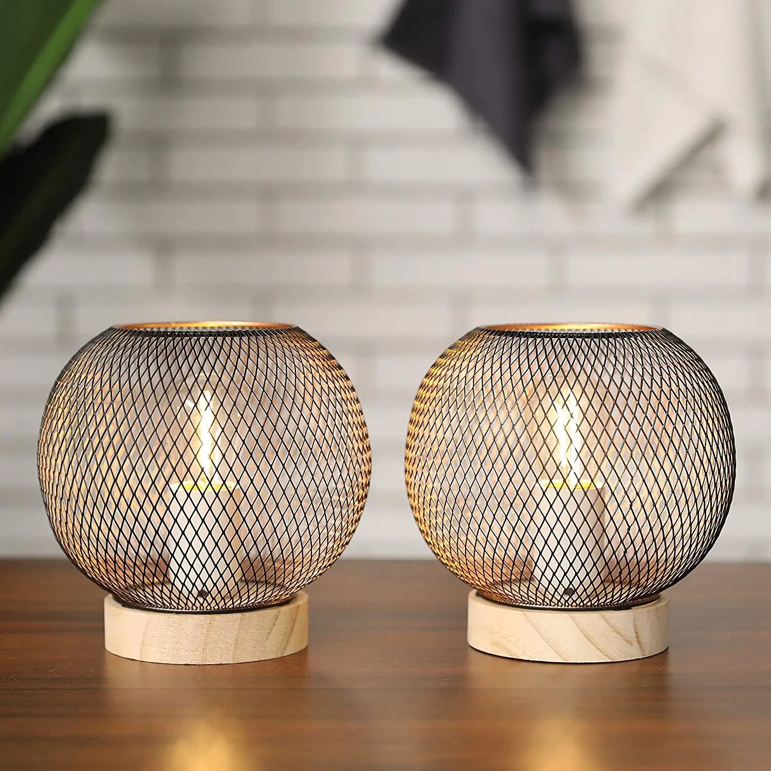Set of 2 Table Lamp Metal Mesh Modern Battery Powered with 6-Hours Timer Feature 7.5''High Decorative Cordless Lamp for Balcony Indoor Table Garden Party Home(Circular,With Wooden Base)